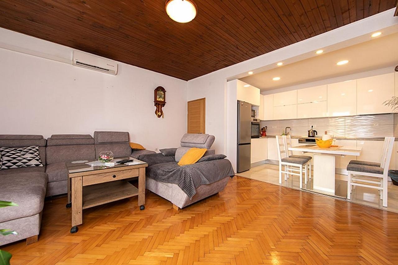 Apartment Tucepi 6695A エクステリア 写真