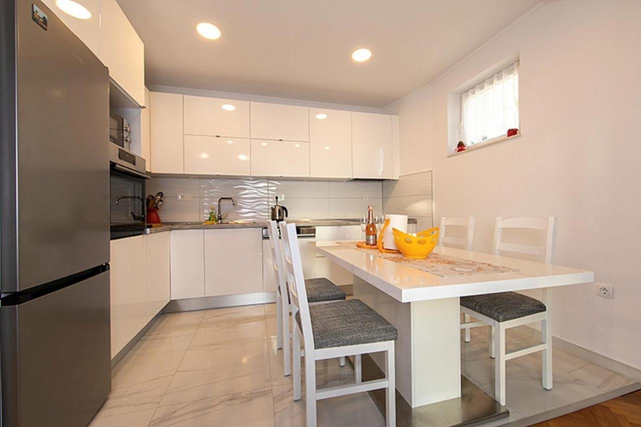 Apartment Tucepi 6695A エクステリア 写真